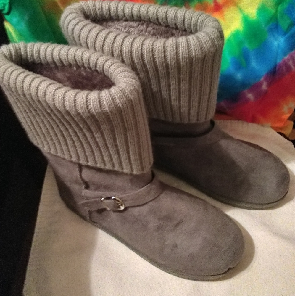 Woman's gray slip on boots